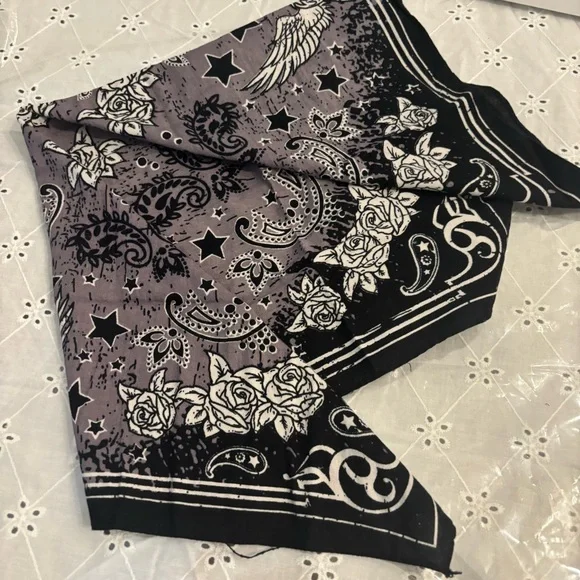 Bundle of Boho Stylish Trending bandanas with various prints. - Picture 4 of 16